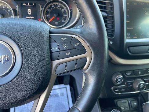 Used 2015 Jeep Cherokee Latitude w/ Cold Weather Group AWD/4WD image 16