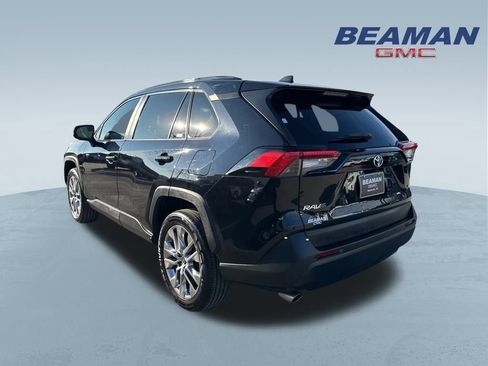 Used 2021 Toyota RAV4 XLE Premium image 5