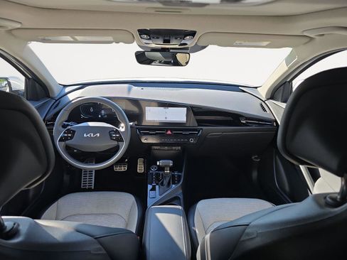 Used 2023 Kia Niro SX Touring FWD image 16