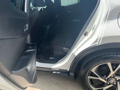 Used 2018 Toyota C-HR XLE FWD image 12