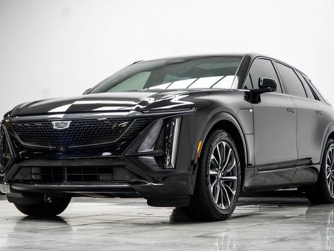 Used 2024 Cadillac Lyriq Sport RWD image 9