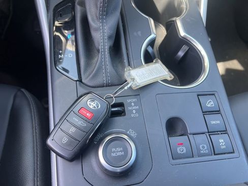 Used 2025 Toyota Highlander XSE AWD/4WD image 18