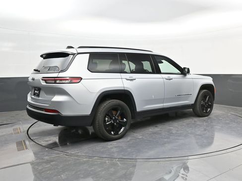 Used 2023 Jeep Grand Cherokee L Laredo AWD/4WD image 7