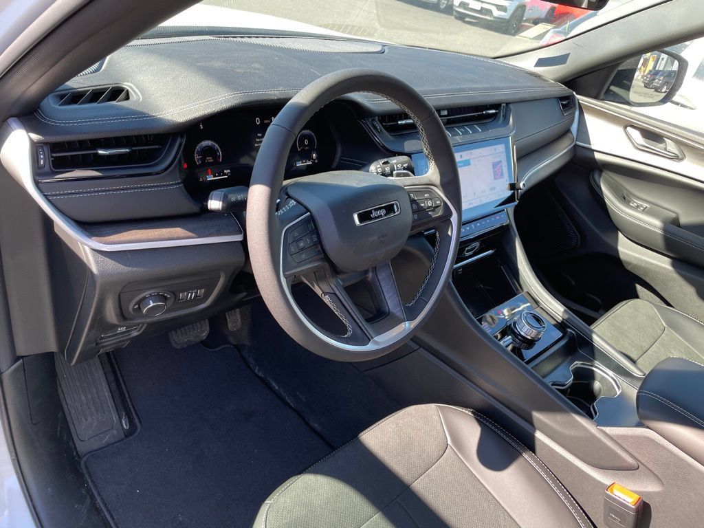 New 2026 Jeep Grand Cherokee Altitude AWD/4WD image 9