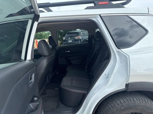 Certified 2025 Nissan Rogue SV AWD/4WD image 12