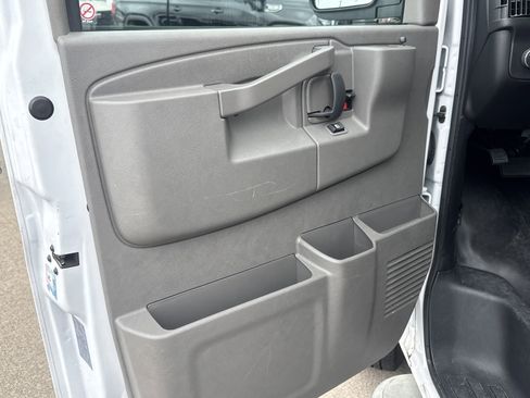 Used 2024 Chevrolet Express 2500 w/ Driver Convenience Package image 3