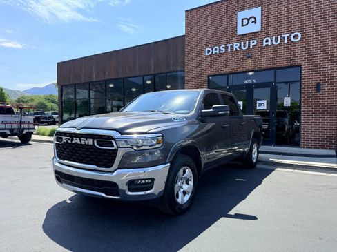 Used 2025 RAM 1500 Big Horn AWD/4WD image 4