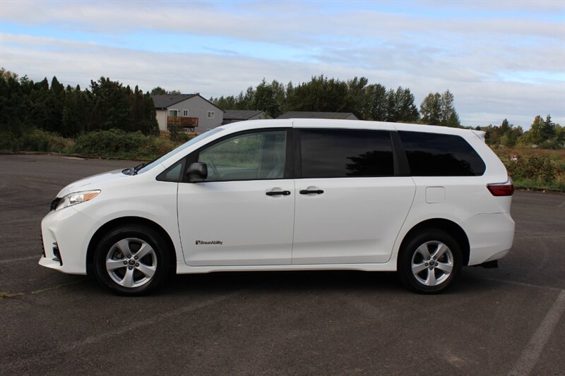 Used 2020 Toyota Sienna L FWD image 7