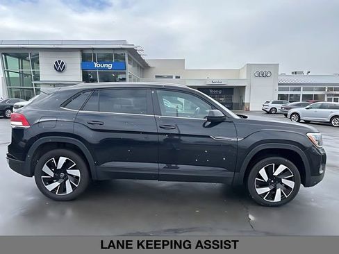 Used 2025 Volkswagen Atlas Cross Sport SE FWD image 2
