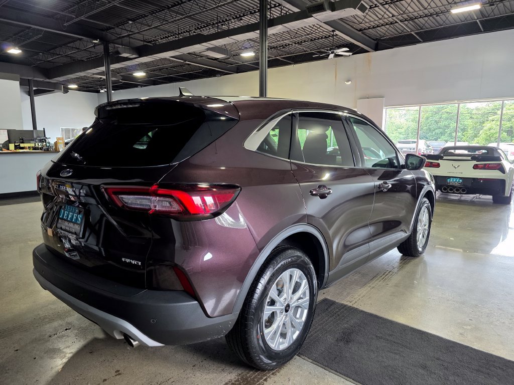Used 2023 Ford Escape Active w/ Tech Pack #2 AWD/4WD image 4