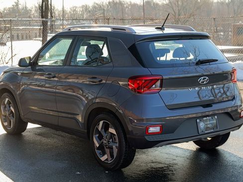 Used 2024 Hyundai Venue SEL image 5