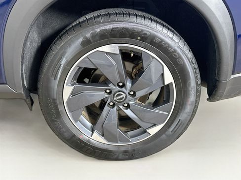 Used 2025 Nissan Rogue SV FWD image 11
