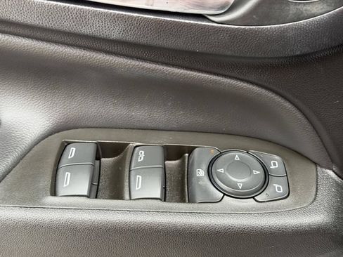 Used 2023 Chevrolet Equinox LT FWD image 22