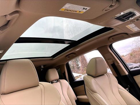 Used 2023 Acura MDX SH-AWD image 12