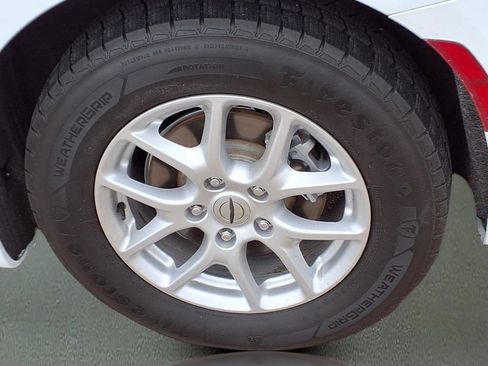 Used 2023 Chrysler Voyager LX image 27