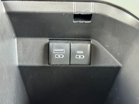 Used 2021 Toyota Camry LE FWD image 27