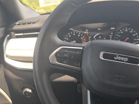 Used 2025 Jeep Compass Limited AWD/4WD image 19
