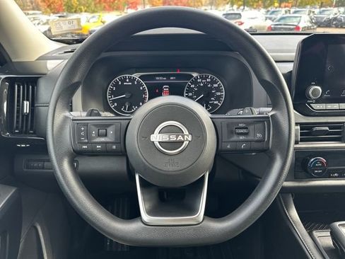 Used 2024 Nissan Pathfinder S image 13