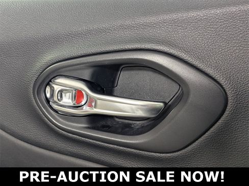 Used 2019 Jeep Cherokee Latitude Plus image 14