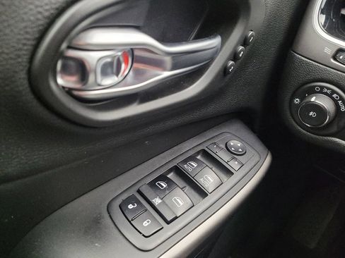 Used 2020 Jeep Cherokee Limited AWD/4WD image 27