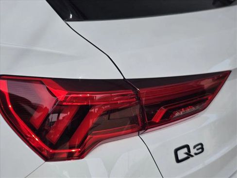 Certified 2024 Audi Q3 2.0T Premium Plus image 7