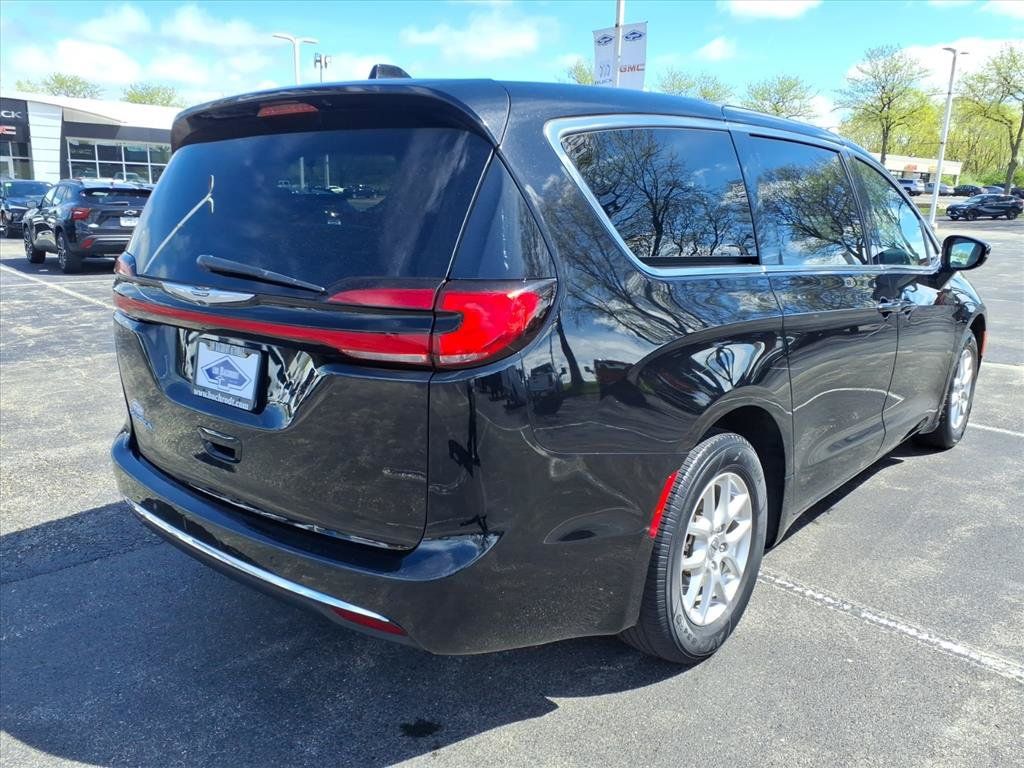 Used 2024 Chrysler Pacifica Touring-L FWD image 7