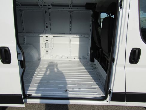 New 2025 RAM ProMaster 2500 w/ Convenience Group FWD image 14