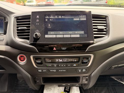 Certified 2025 Honda Passport TrailSport image 19