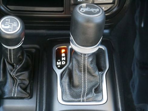 Used 2019 Jeep Wrangler Unlimited Sahara w/ Quick Order Package 24M Moab image 23