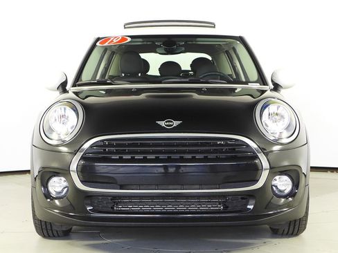 Used 2019 MINI Cooper 4-Door Hardtop image 3