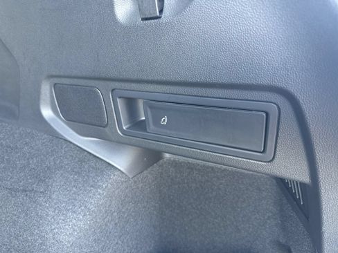 Certified 2024 Volkswagen Tiguan SE R-Line AWD/4WD image 32