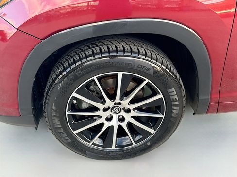 Used 2018 Toyota Highlander SE image 39