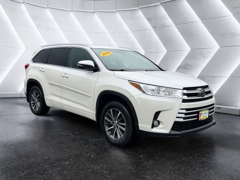 Used 2018 Toyota Highlander XLE w/ Protection Package #3 AWD/4WD image 8
