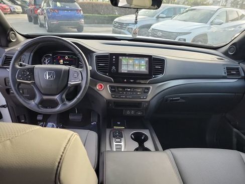 Used 2024 Honda Passport EX-L image 9