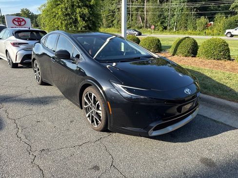 Used 2026 Toyota Prius Plug-In Hybrid FWD image 5