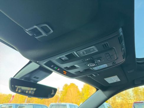 Used 2021 GMC Yukon Denali w/ Denali Premium Package image 28