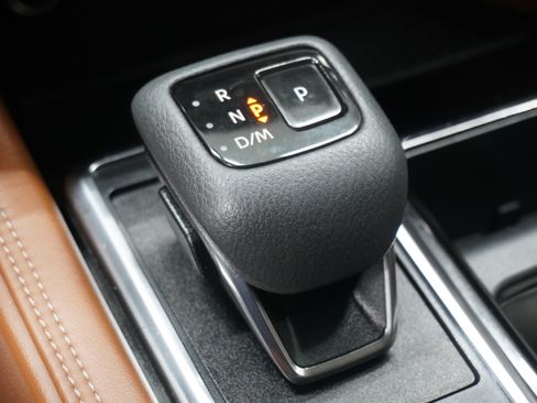Used 2023 Nissan Pathfinder Platinum FWD image 27