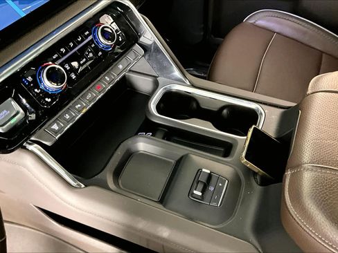 Certified 2025 GMC Sierra 3500 Denali w/ Denali Reserve Package image 15