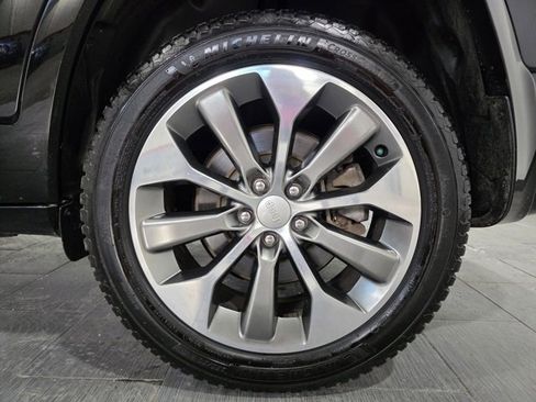 Used 2019 Jeep Cherokee Overland image 25