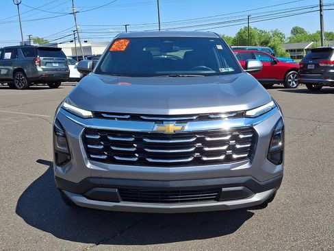 Used 2025 Chevrolet Equinox LT FWD image 2