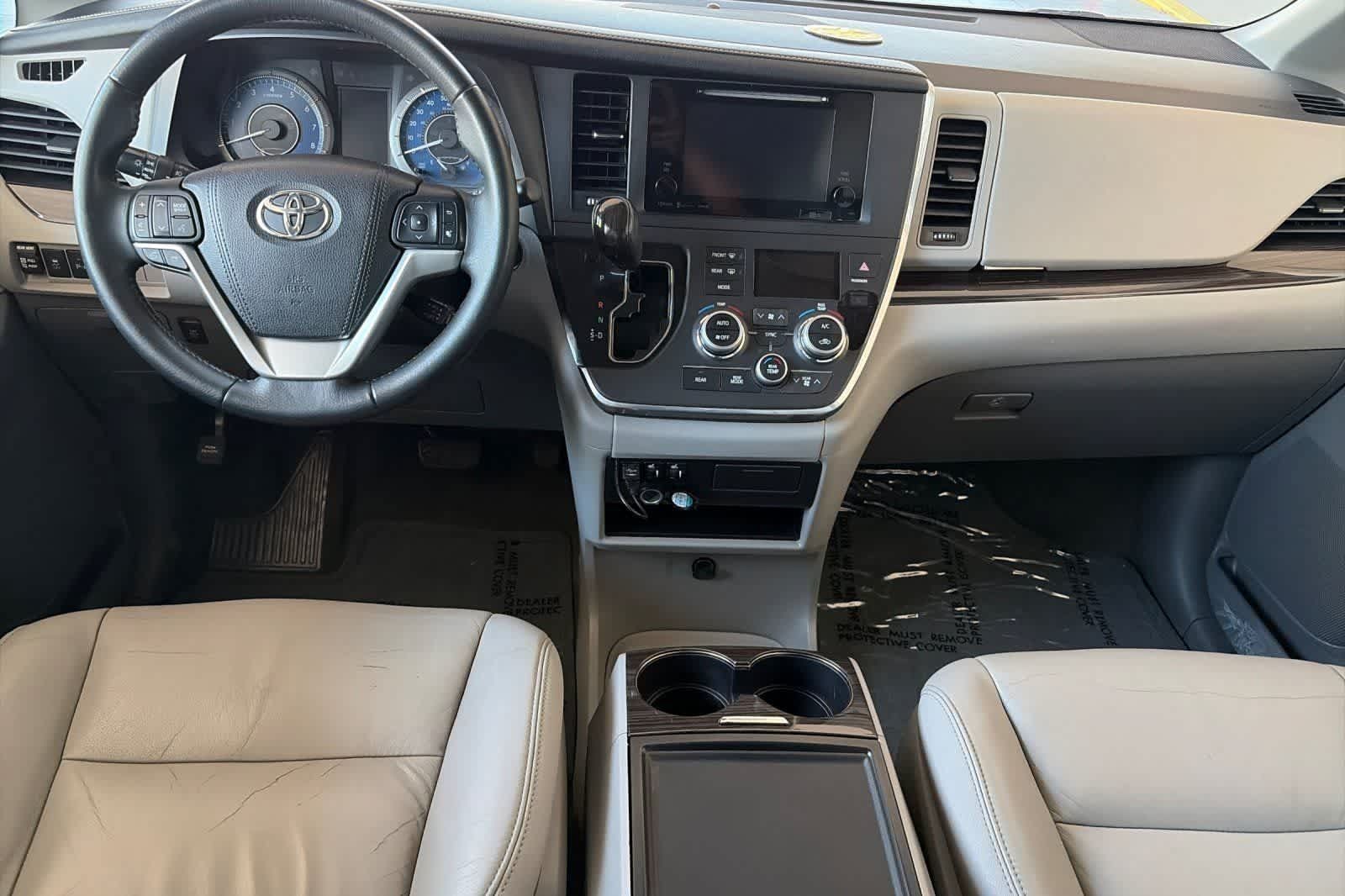Used 2016 Toyota Sienna XLE w/ XLE Navigation Package FWD image 3