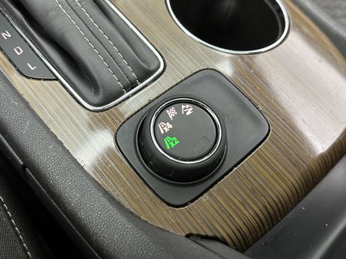 Used 2017 GMC Acadia SLE image 14