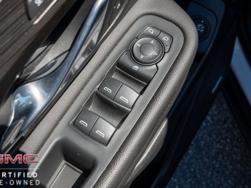 Used 2021 GMC Terrain SLT w/ Infotainment Package II FWD image 13