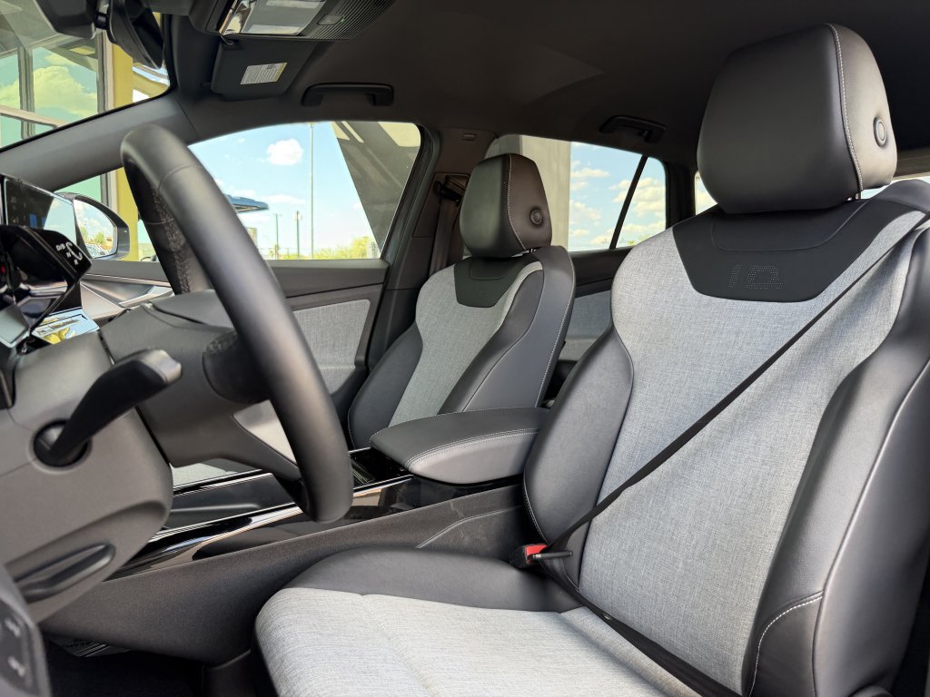 Used 2023 Volkswagen ID.4 Pro RWD image 32