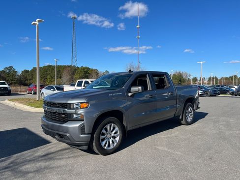 Used 2020 Chevrolet Silverado 1500 Custom w/ Custom Value Package image 3