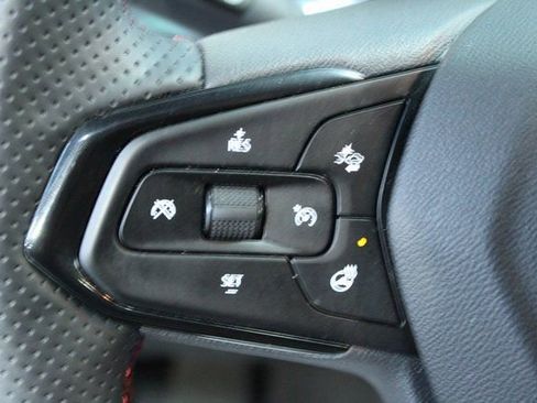 Used 2025 Chevrolet Trax RS w/ Sunroof Package FWD image 14