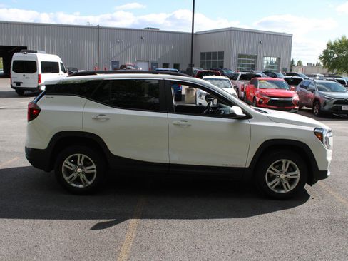 Used 2022 GMC Terrain SLE w/ GMC Pro Grade Package AWD/4WD image 4
