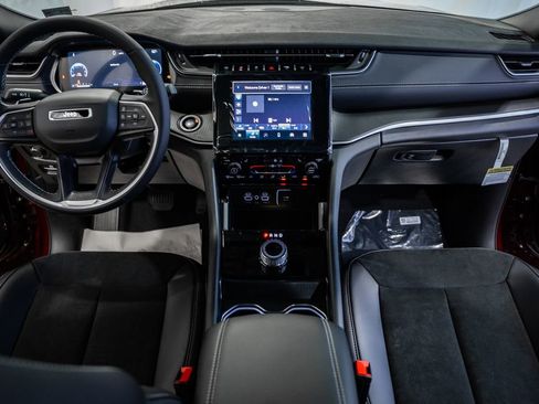 New 2025 Jeep Grand Cherokee Altitude w/ Trailer Tow Package image 18