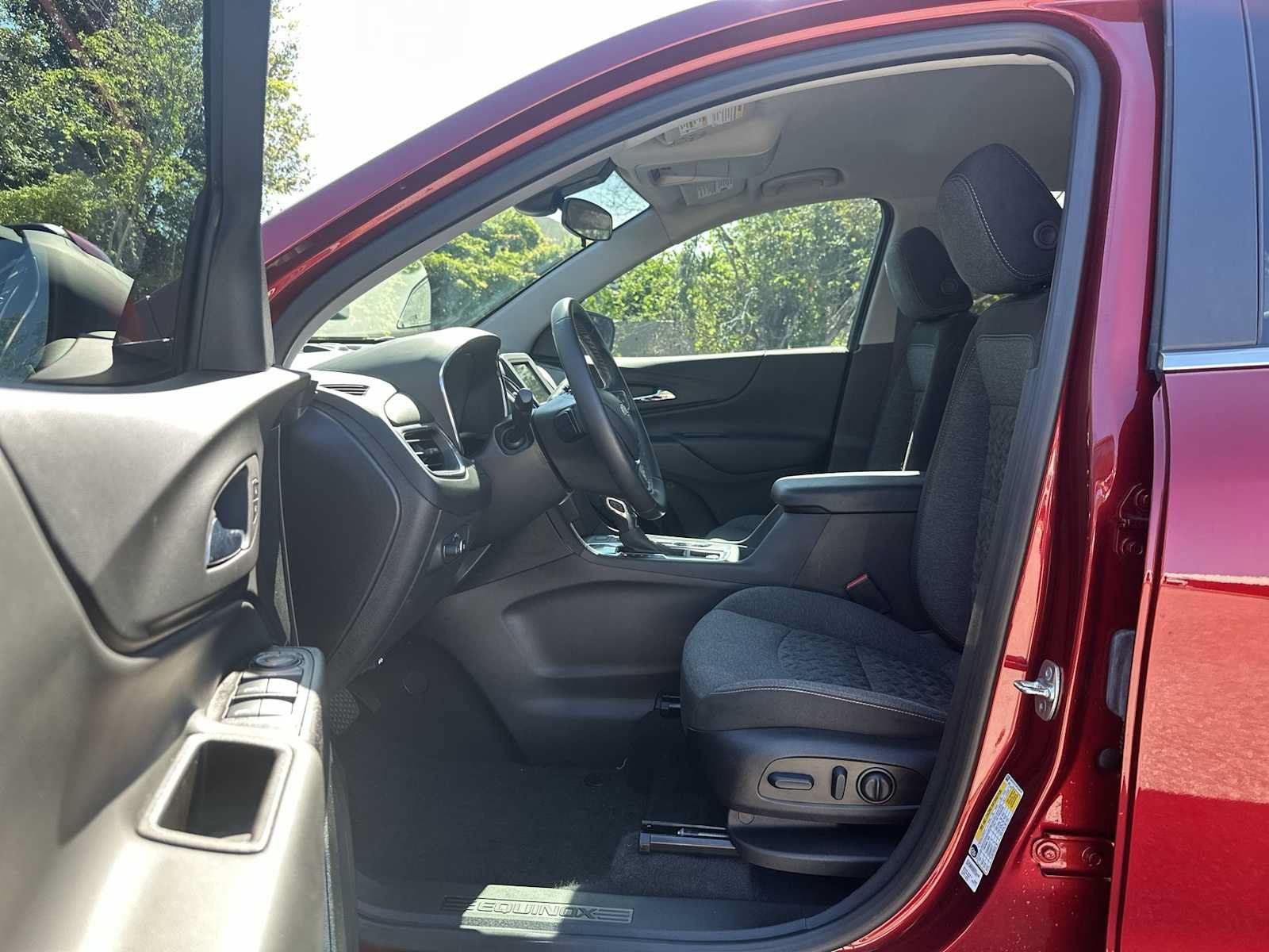 Certified 2024 Chevrolet Equinox LT FWD image 2