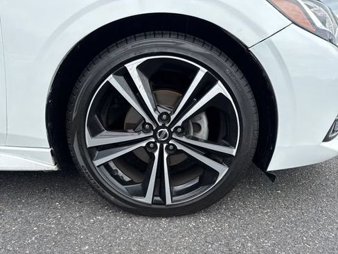 Used 2023 Nissan Sentra SR w/ SR Premium Package FWD image 11